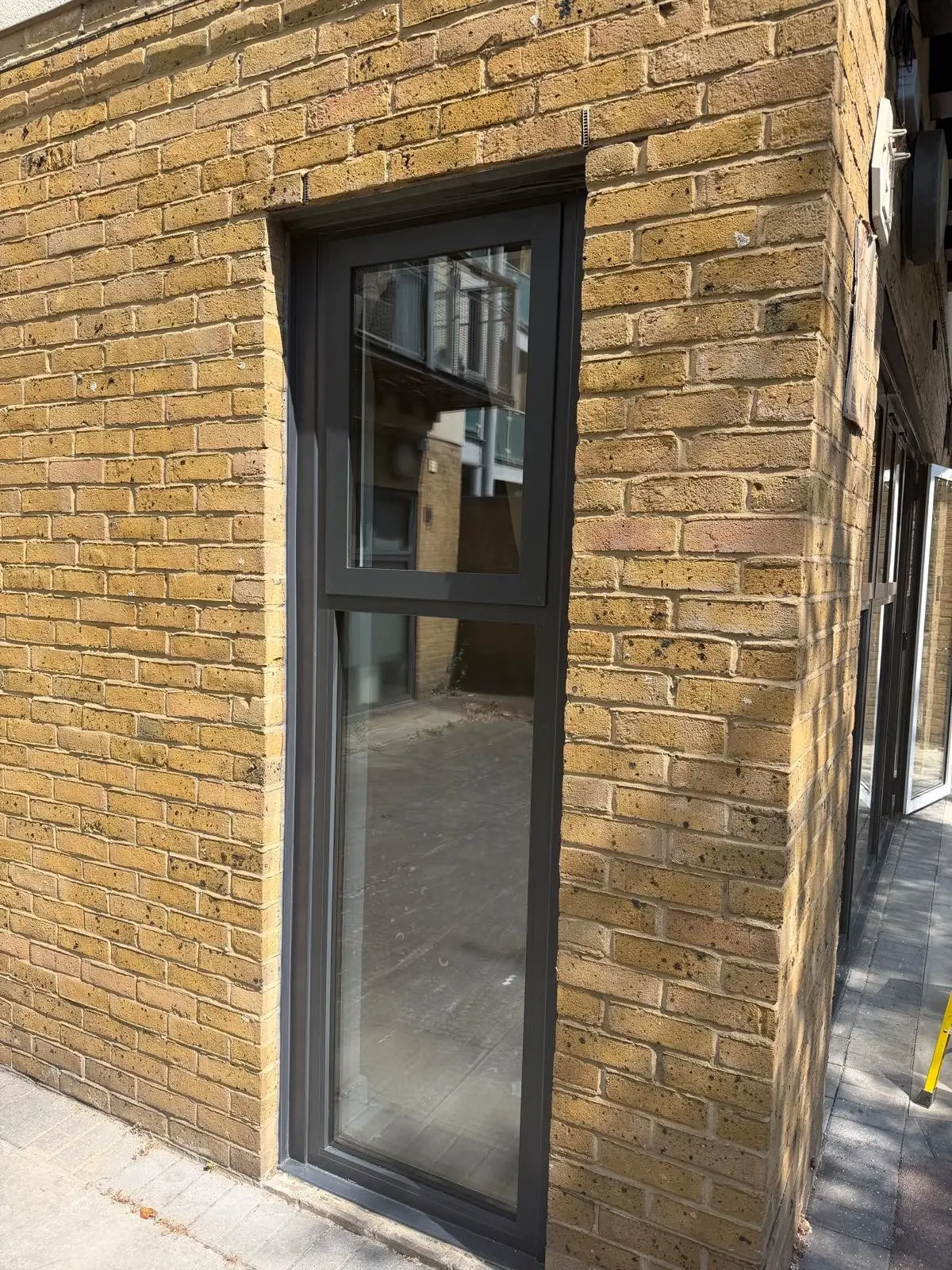 Tall aluminium side window