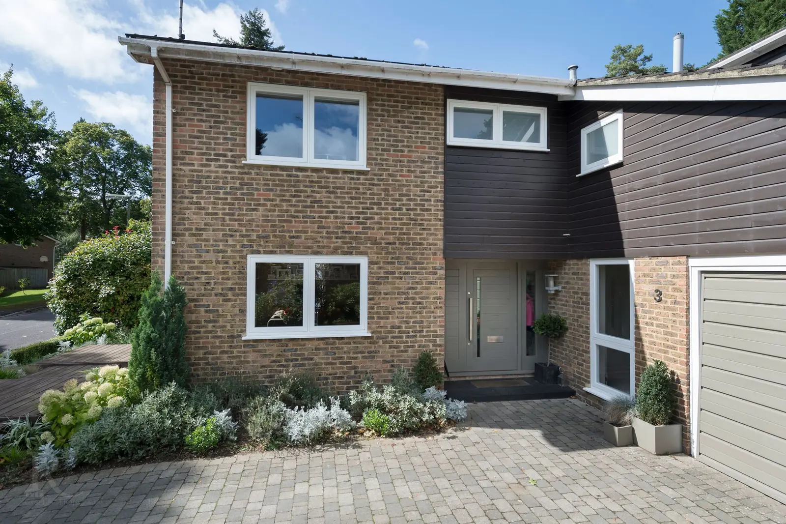 Residence 2 (R2)