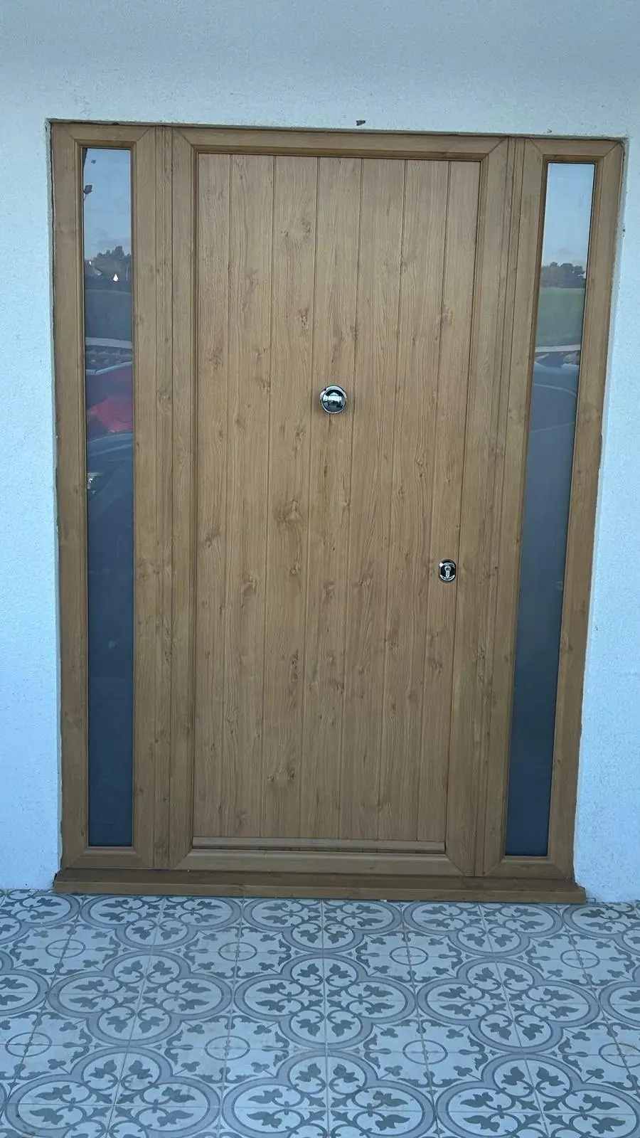 Oak-effect composite door with sidelights